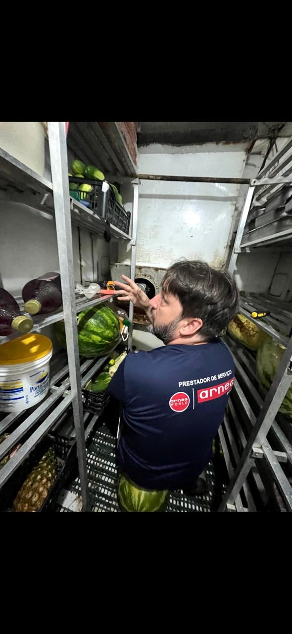 Serviço técnico de refrigeração